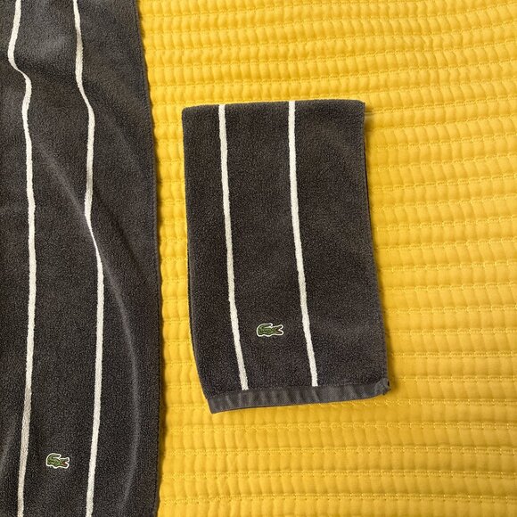Pair of Lacoste hand towels, dark gray with white strips - Picture 3 of 9